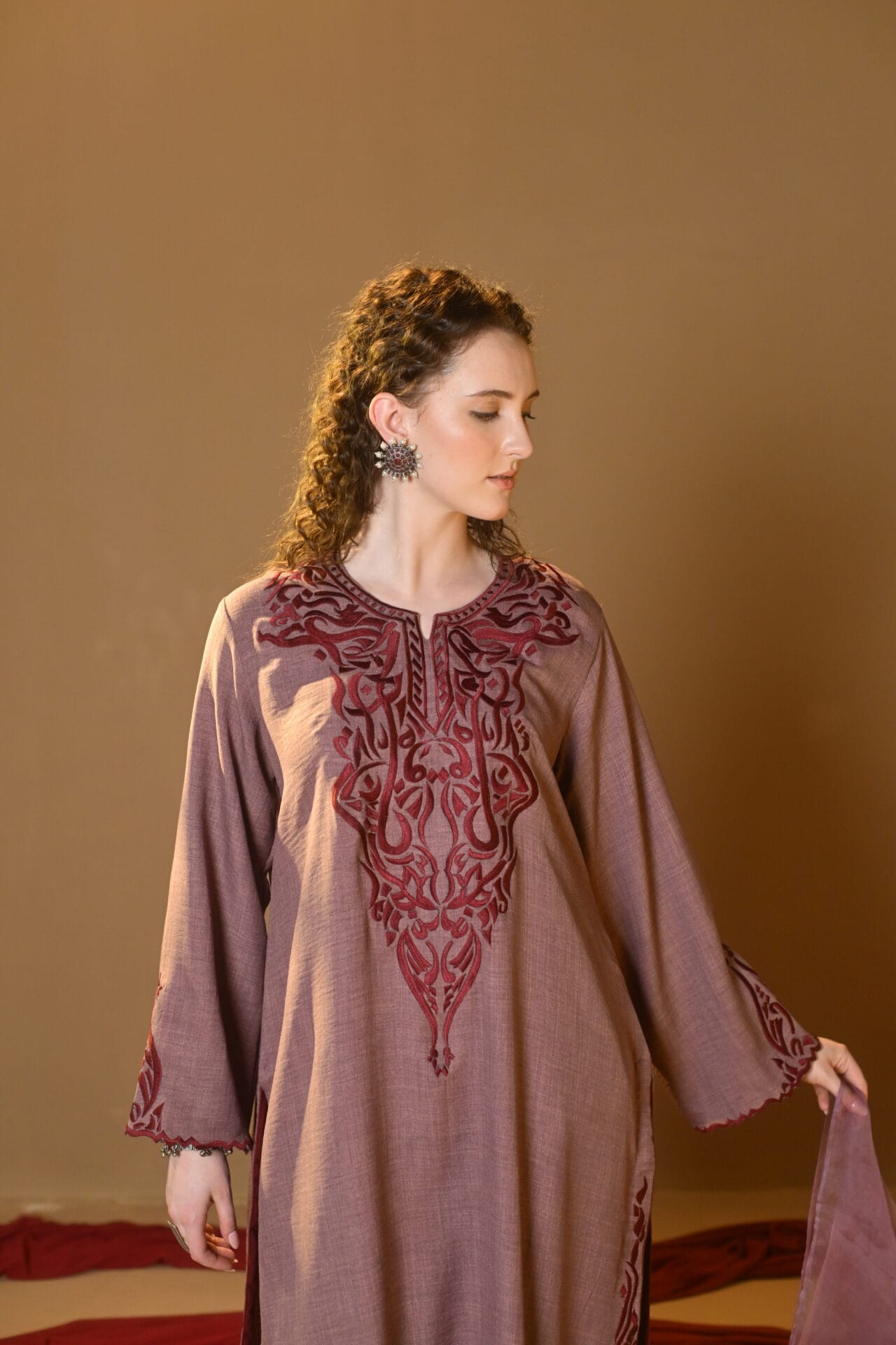 Harf Thread Embroidered Kurta Pant Organza Dupatta