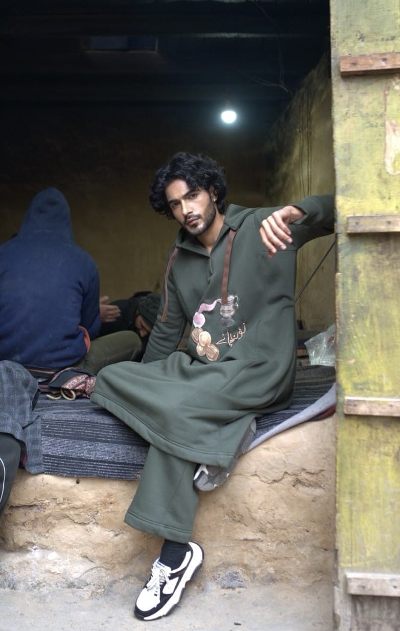 Noon Chai Graphic Printed Olive Pheran And Pants