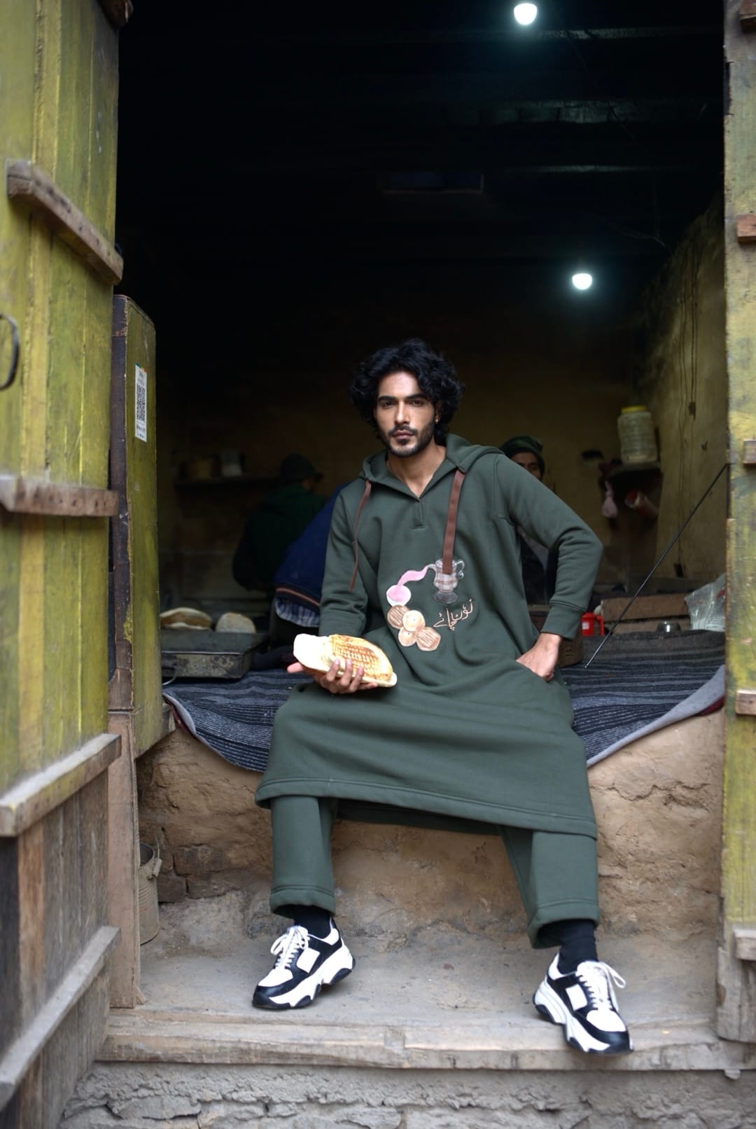 Noon Chai Graphic Printed Olive Pheran And Pants