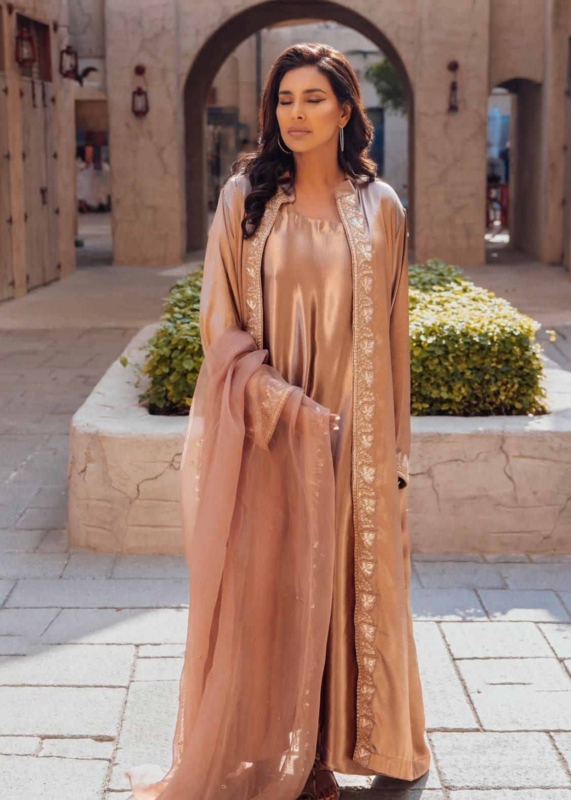 Beige Tilla Embroidered Tunic Jacket Organza Dupatta