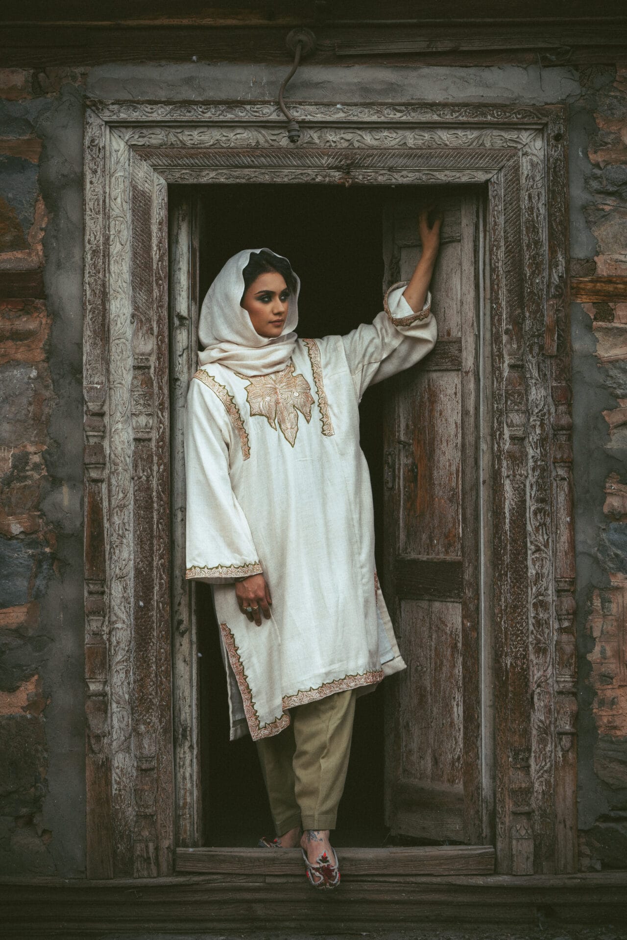 Ivory Hand Embroidered Pheran Salwar Stole