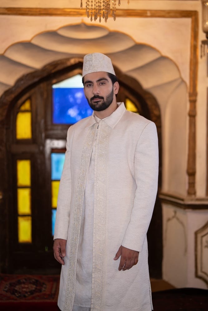 Ivory Ari Embroidered Sherwani Kurta Pant Set with an Organza Mens Dupatta