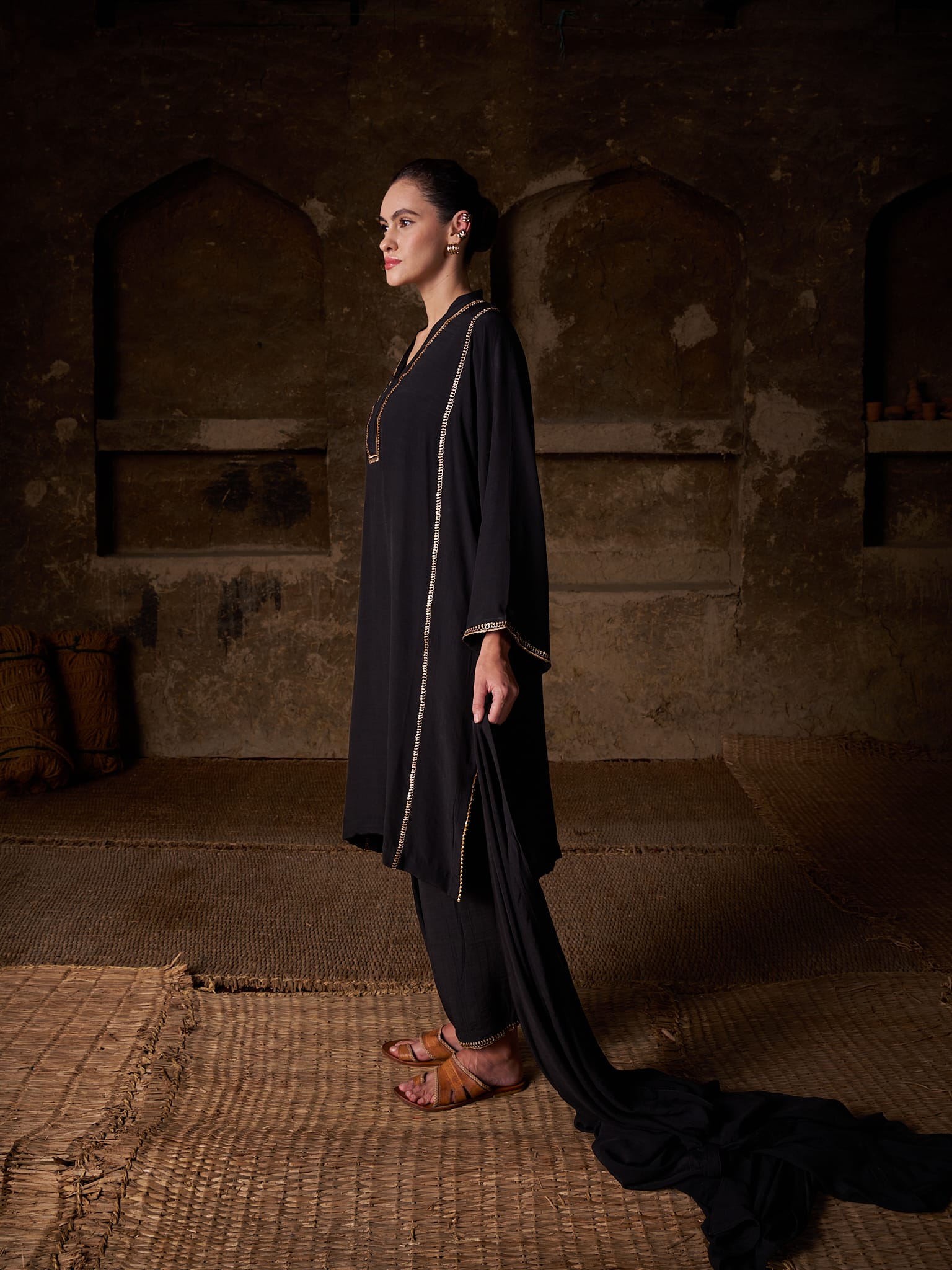 Black Tilla Embroidered Kurta Salwar Linen Crepe Dupatta