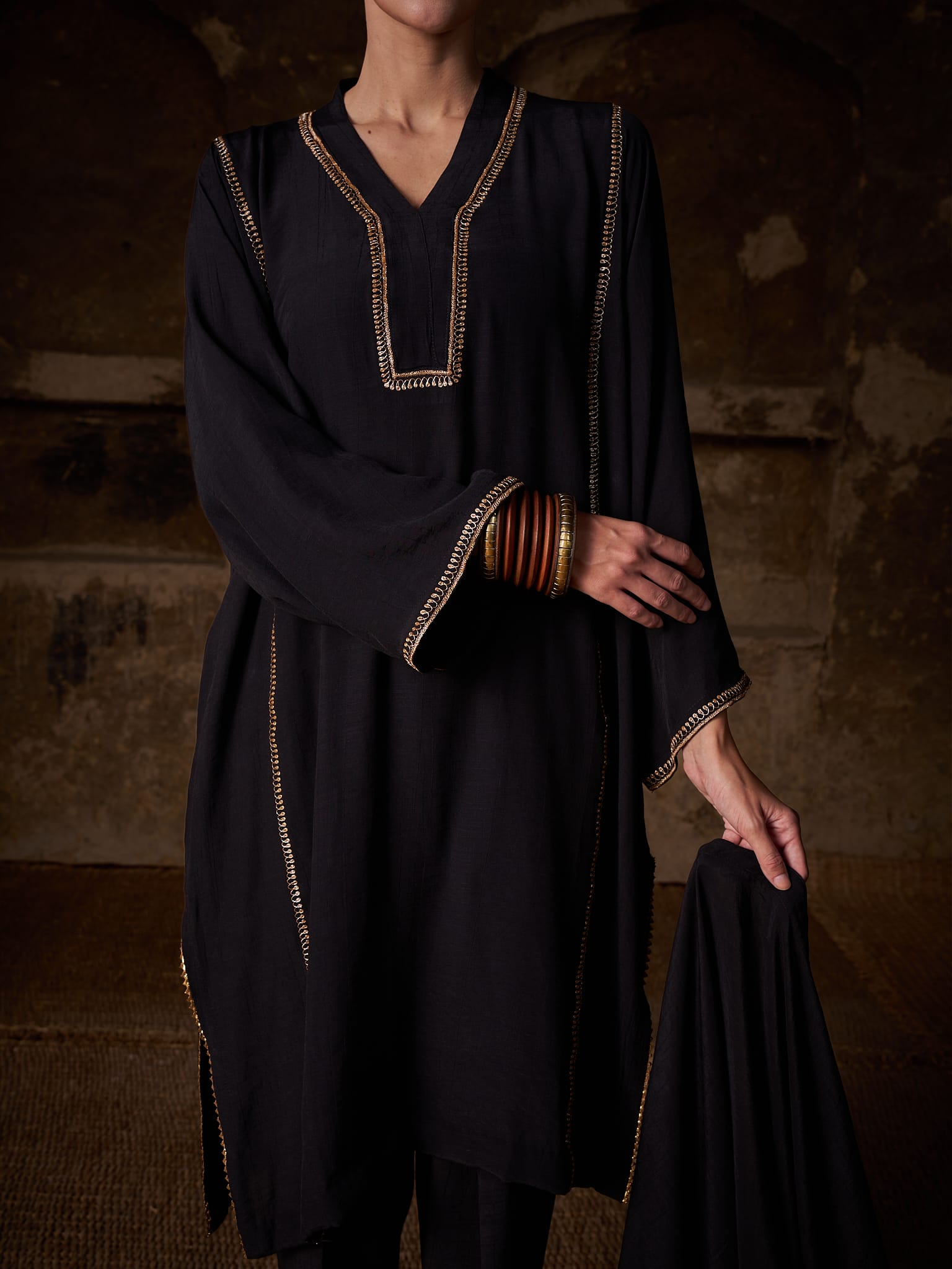 Black Tilla Embroidered Kurta Salwar Linen Crepe Dupatta