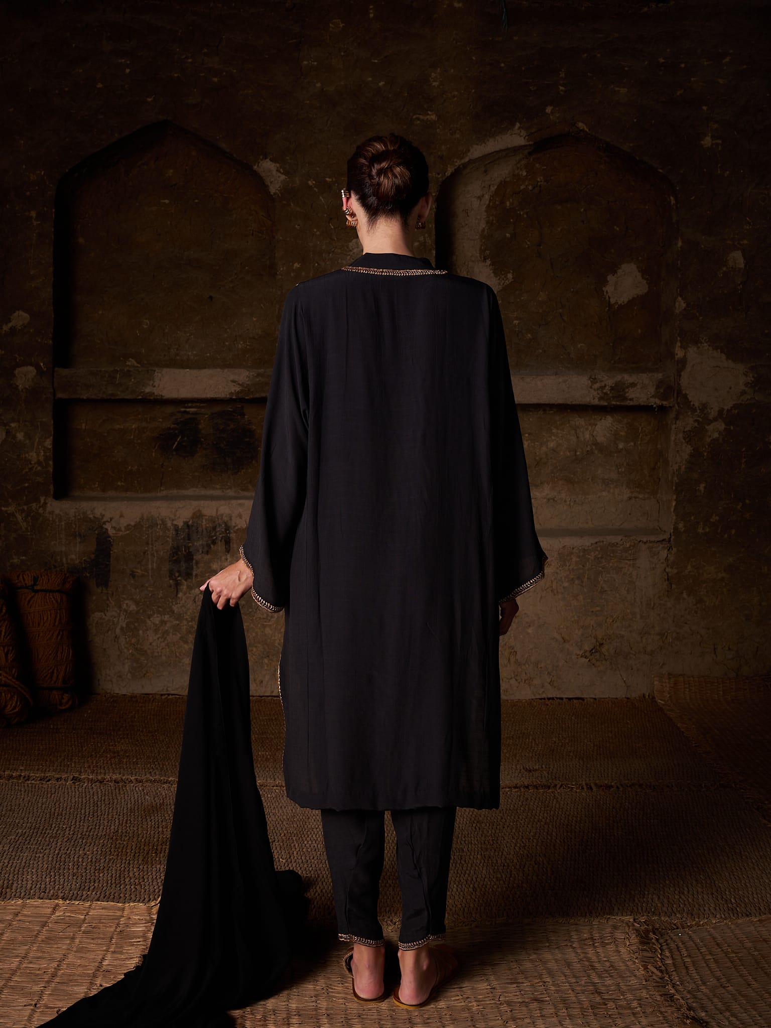 Black Tilla Embroidered Kurta Salwar Linen Crepe Dupatta