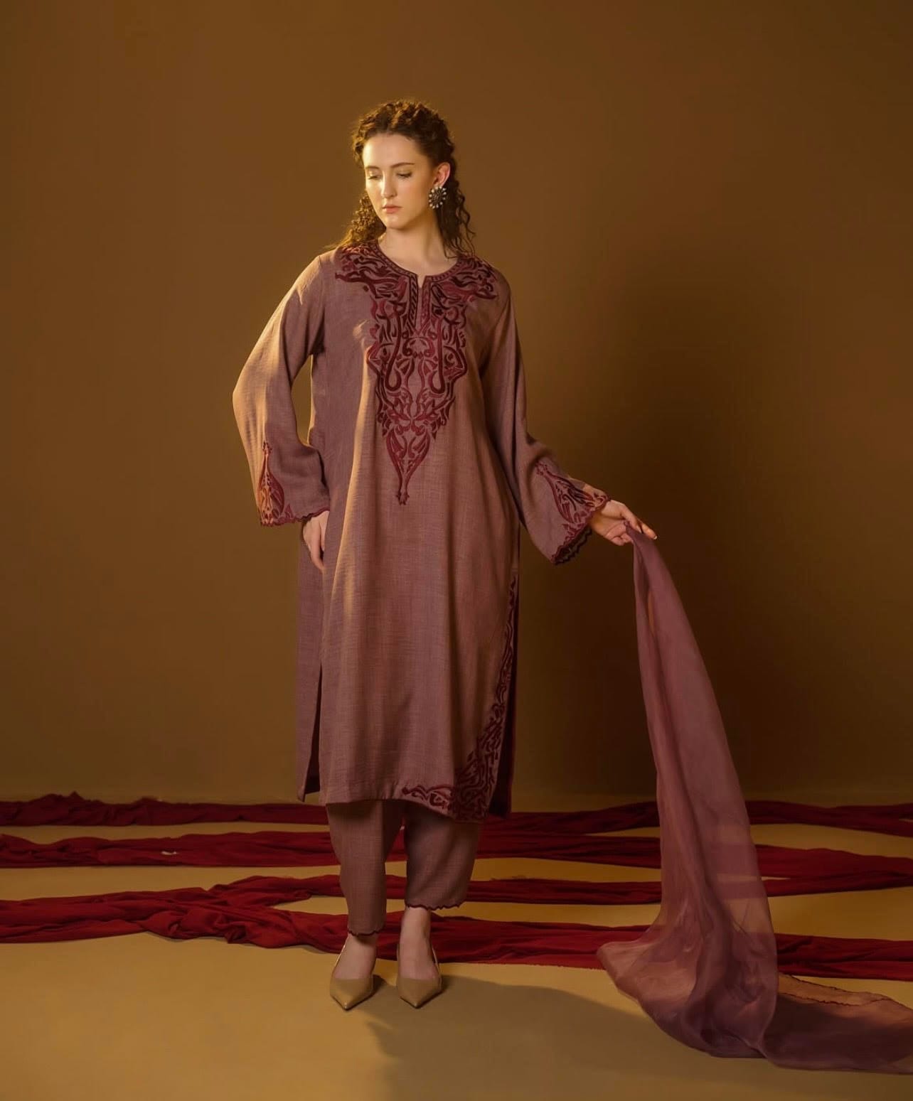 Harf Thread Embroidered Kurta Pant Organza Dupatta