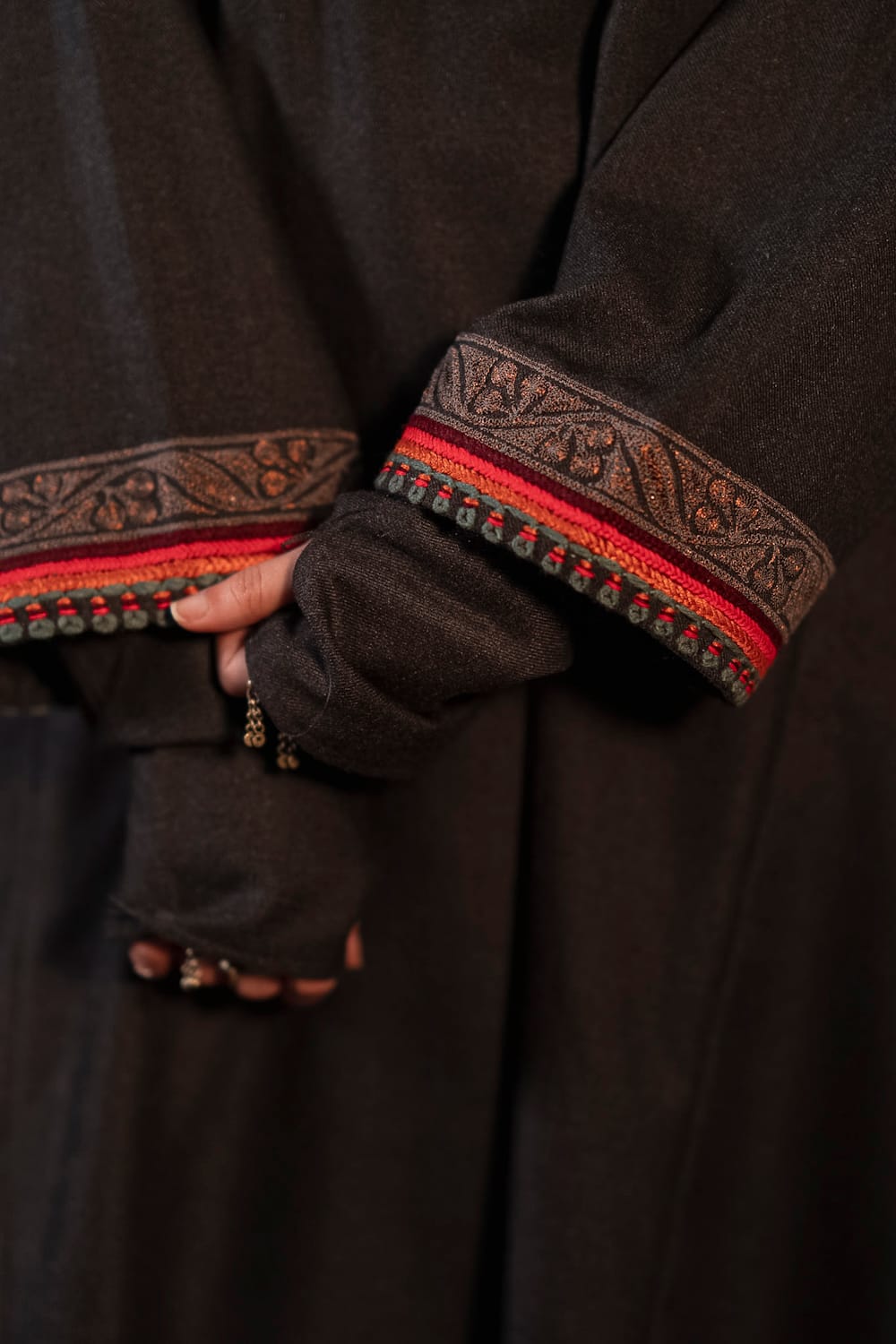 Piscean Pair Ash:Grey Wool Tilla Embroidered Pheran Salwar Stole