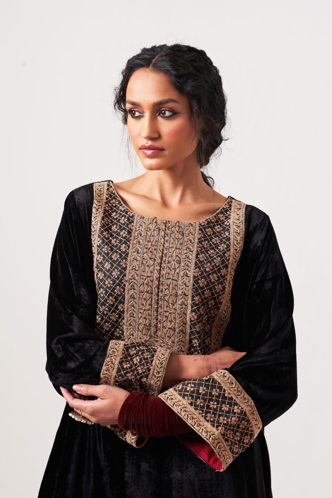 Black Tilla Embroidered Round Pheran Salwar Organza Dupatta