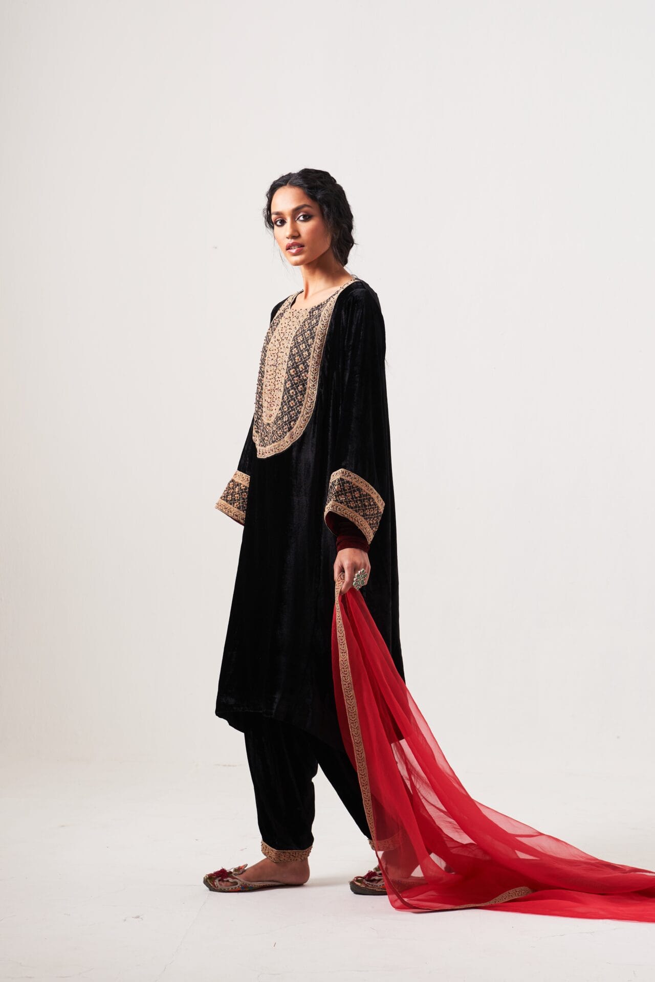 Black Tilla Embroidered Round Pheran Salwar Organza Dupatta