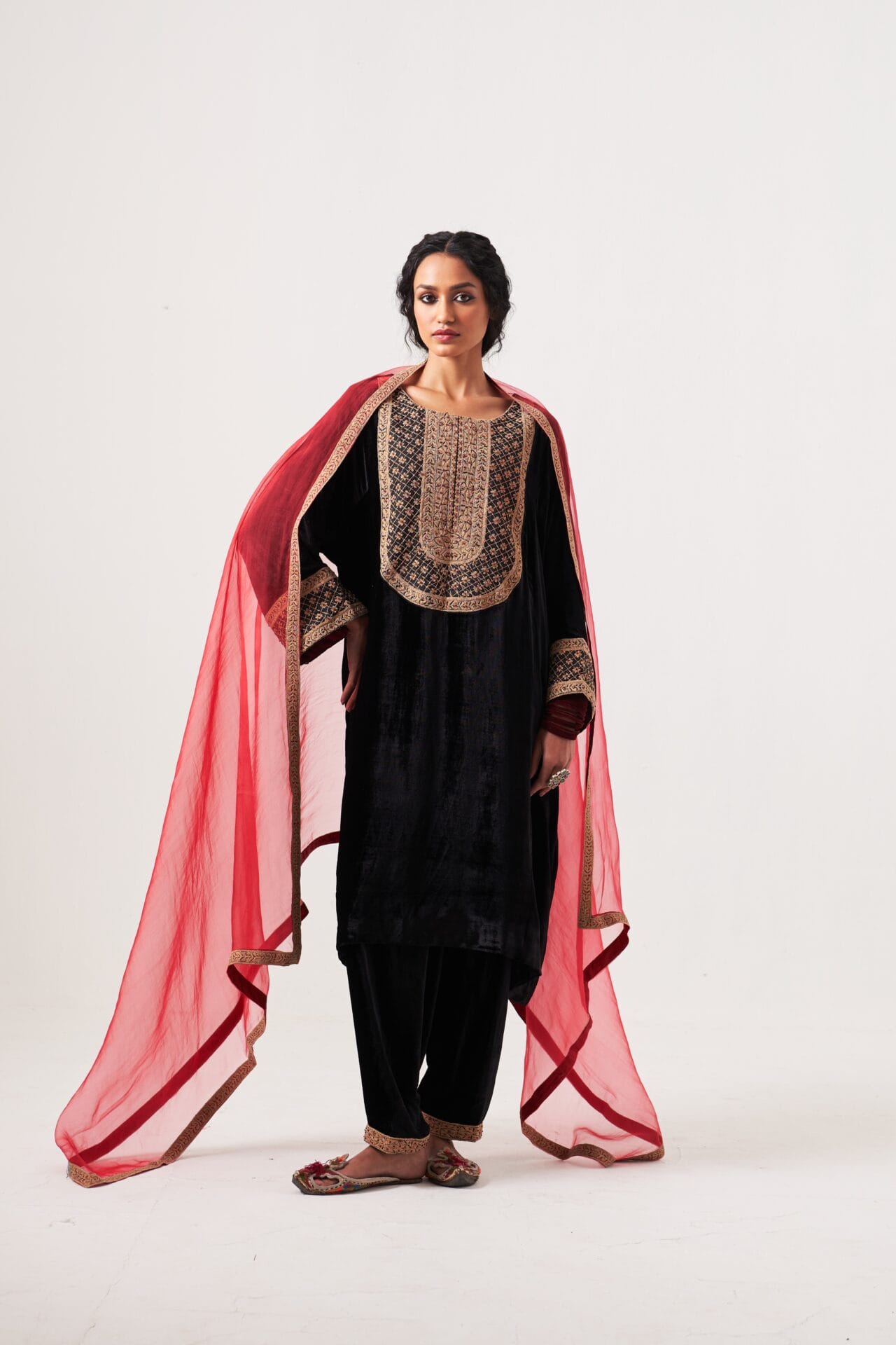 Black Tilla Embroidered Round Pheran Salwar Organza Dupatta