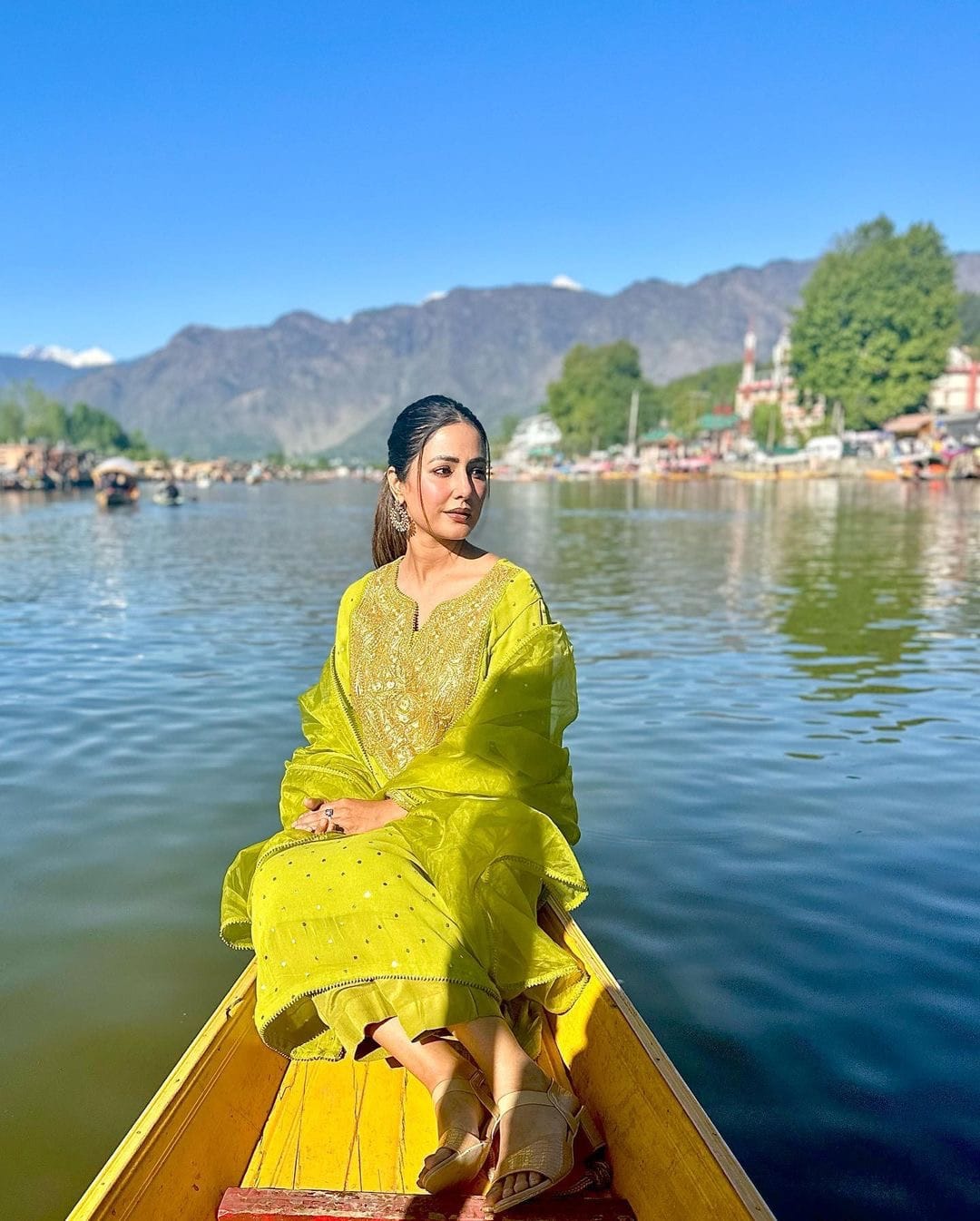 Hina Khan in Green Tilla Embroidered Kurta Pant Organza Dupatta