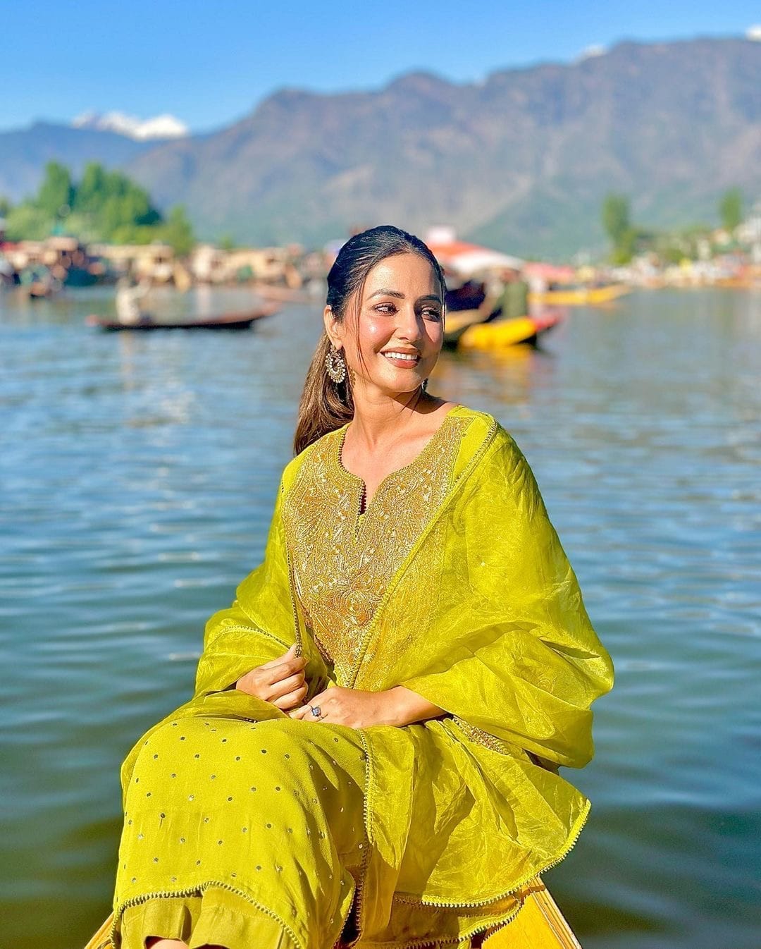 Hina Khan in Green Tilla Embroidered Kurta Pant Organza Dupatta