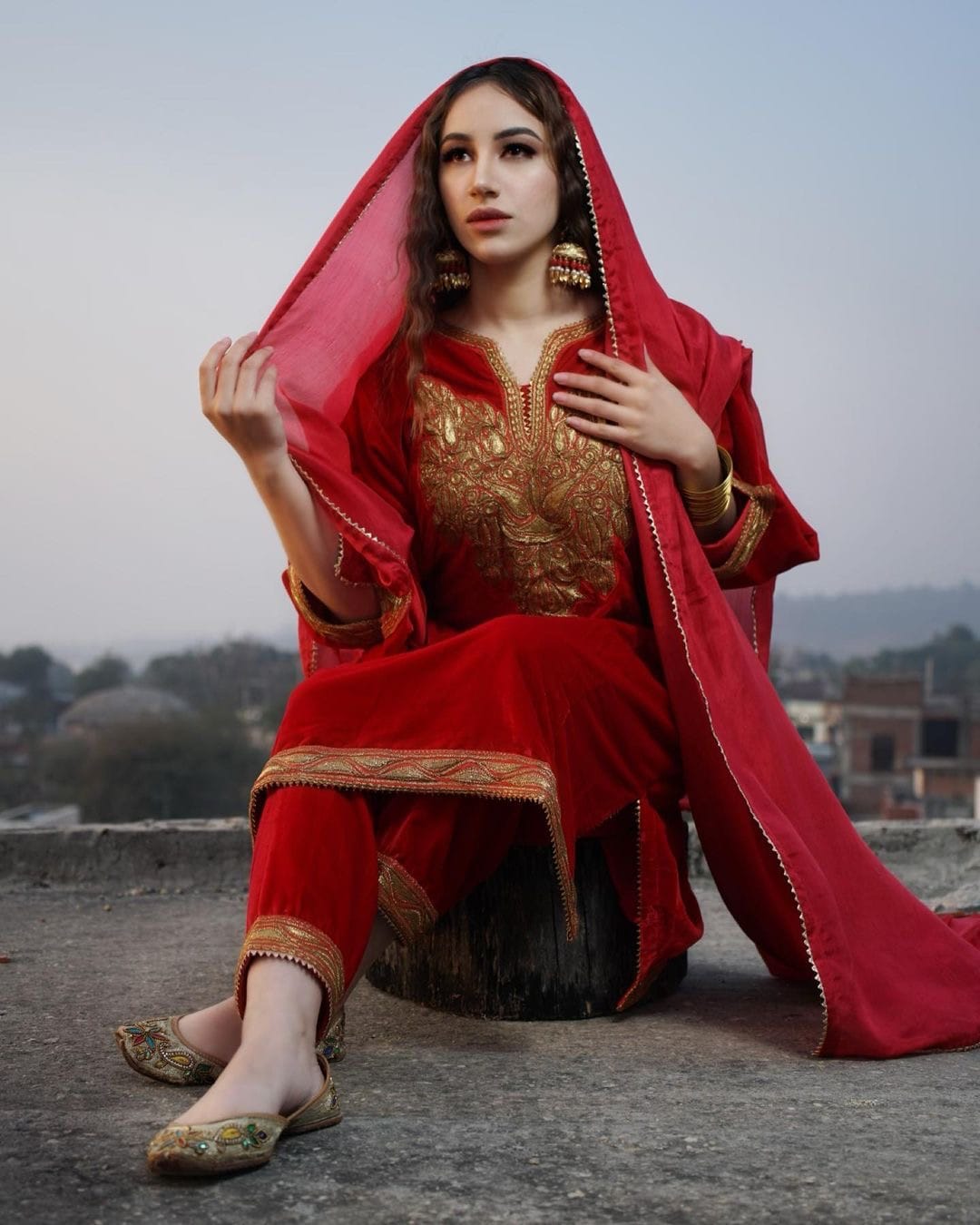Aroob Khan in Maroon Tilla Embroidered Qurab Sleeved Pheran Salwar