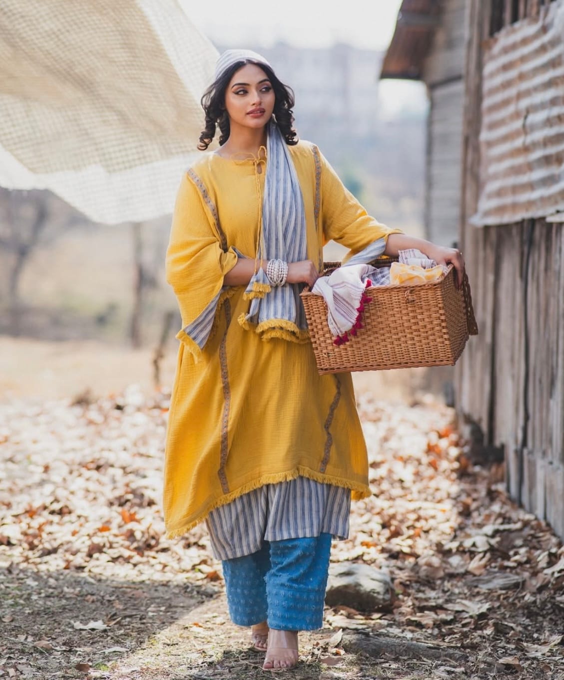 Yellow Pheran Check Inner Farshi Salwar Striped Dupatta