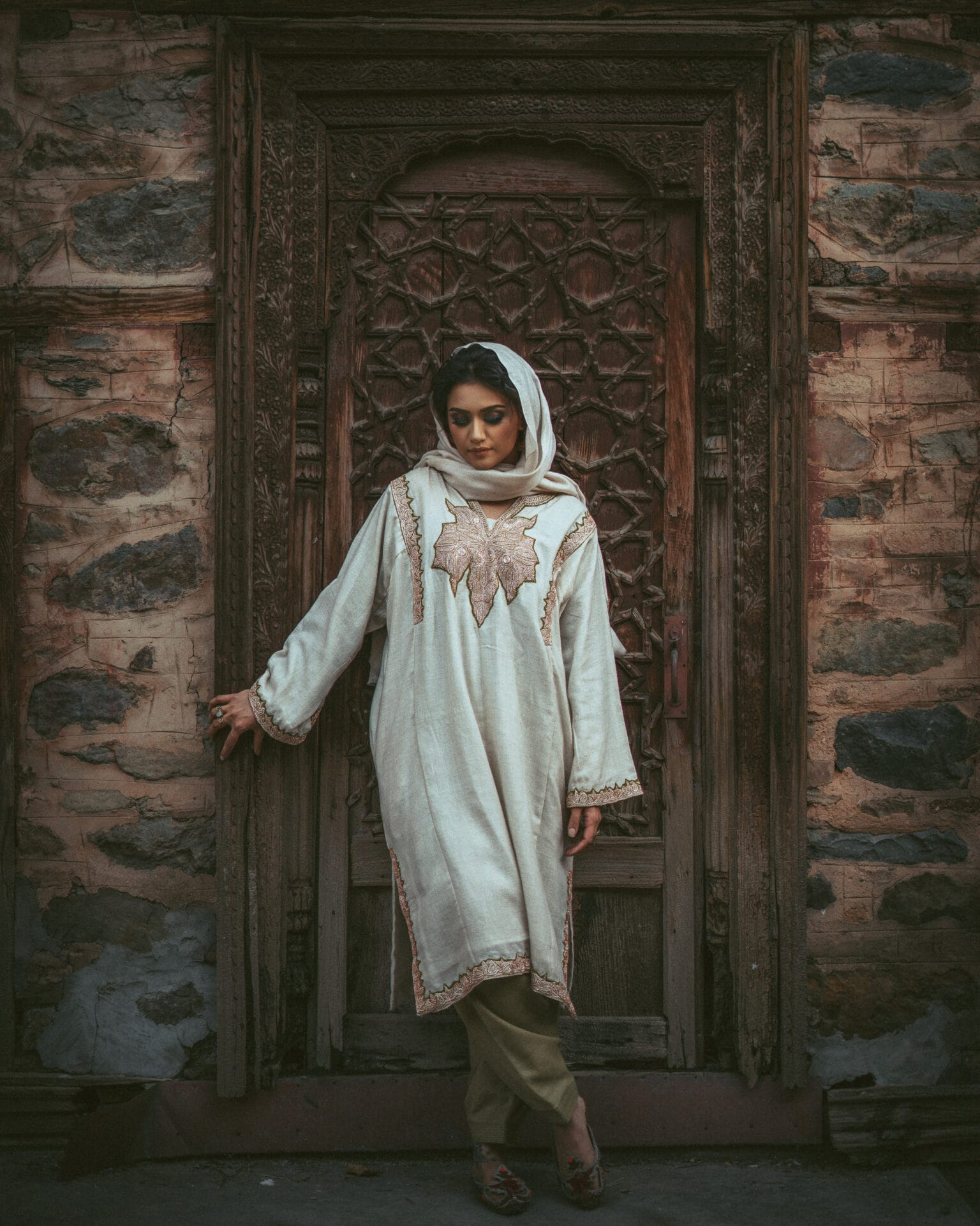 Ivory Hand Embroidered Pheran Salwar Stole
