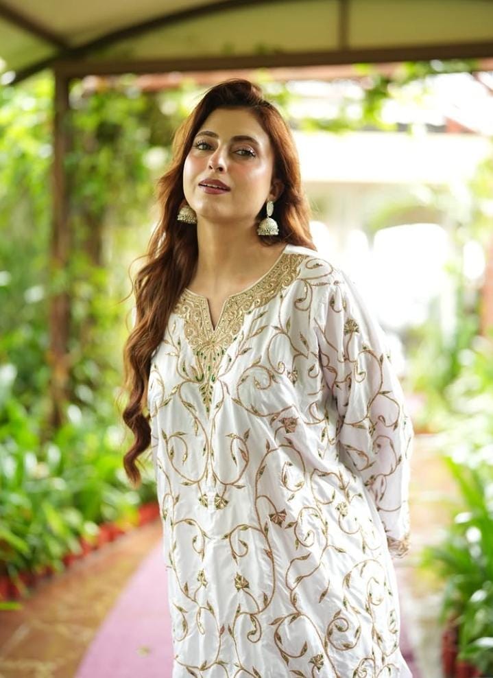 Farrhana Bhat in White Tilla Embroidered Pheran Salwar Organza Dupatta