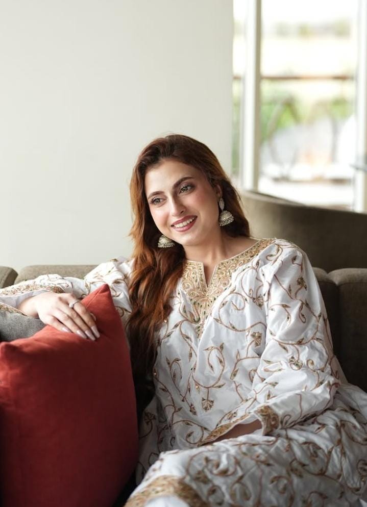 Farrhana Bhat in White Tilla Embroidered Pheran Salwar Organza Dupatta
