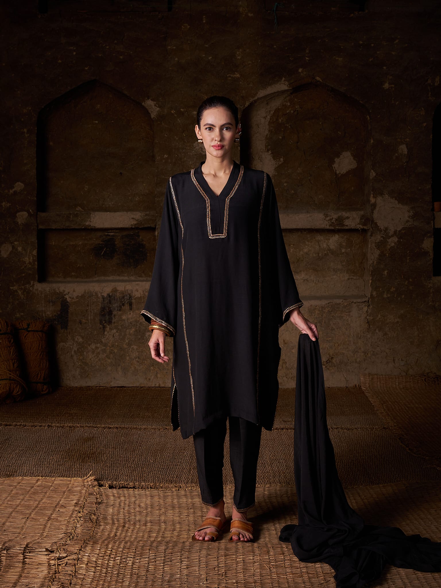 Black Tilla Embroidered Kurta Salwar Linen Crepe Dupatta