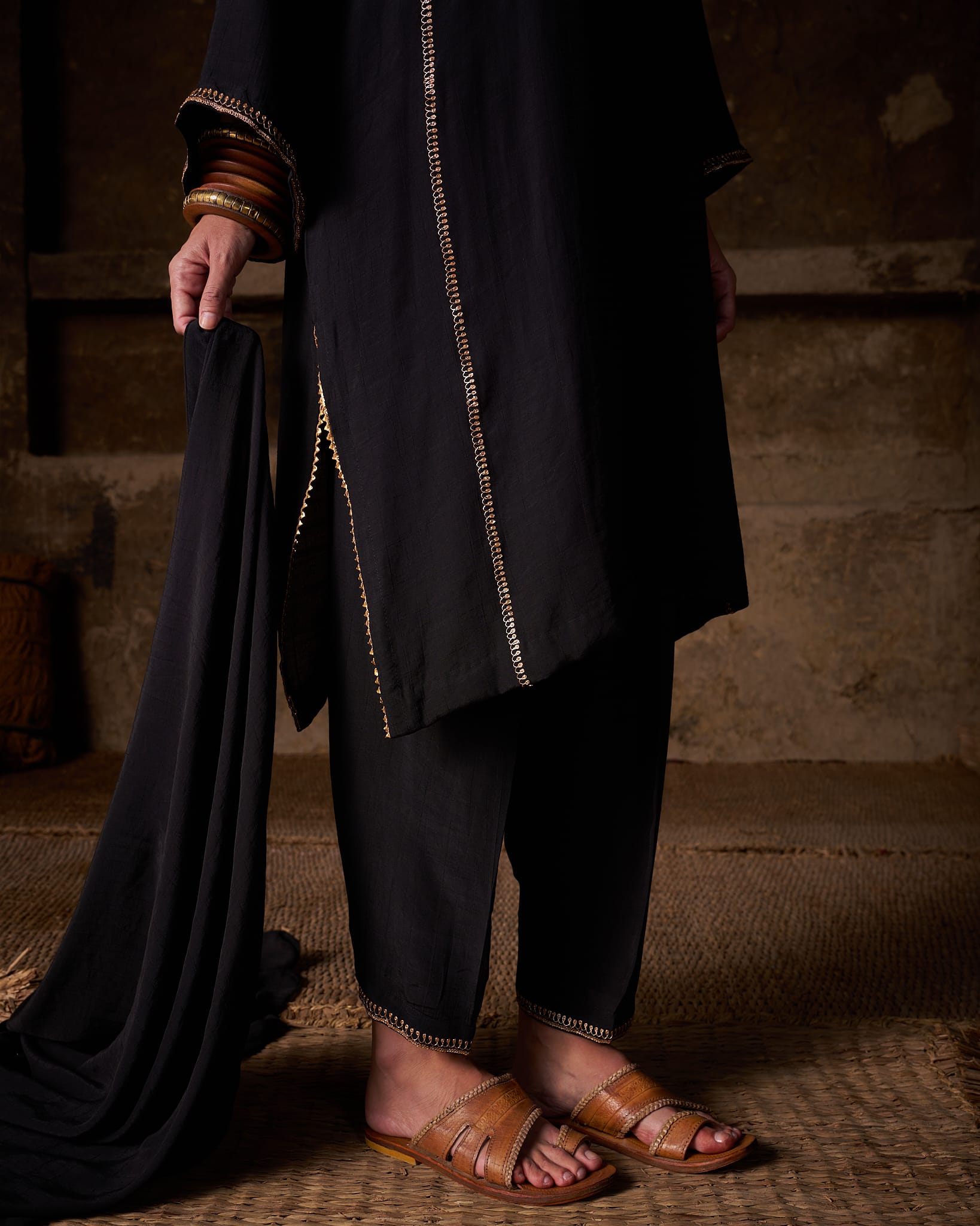 Black Tilla Embroidered Kurta Salwar Linen Crepe Dupatta