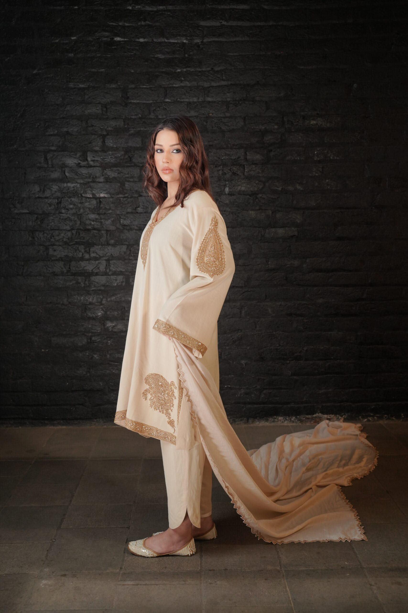 Ivory Tilla and Hand Embroidered Kameez Pants Dupatta - Image 3