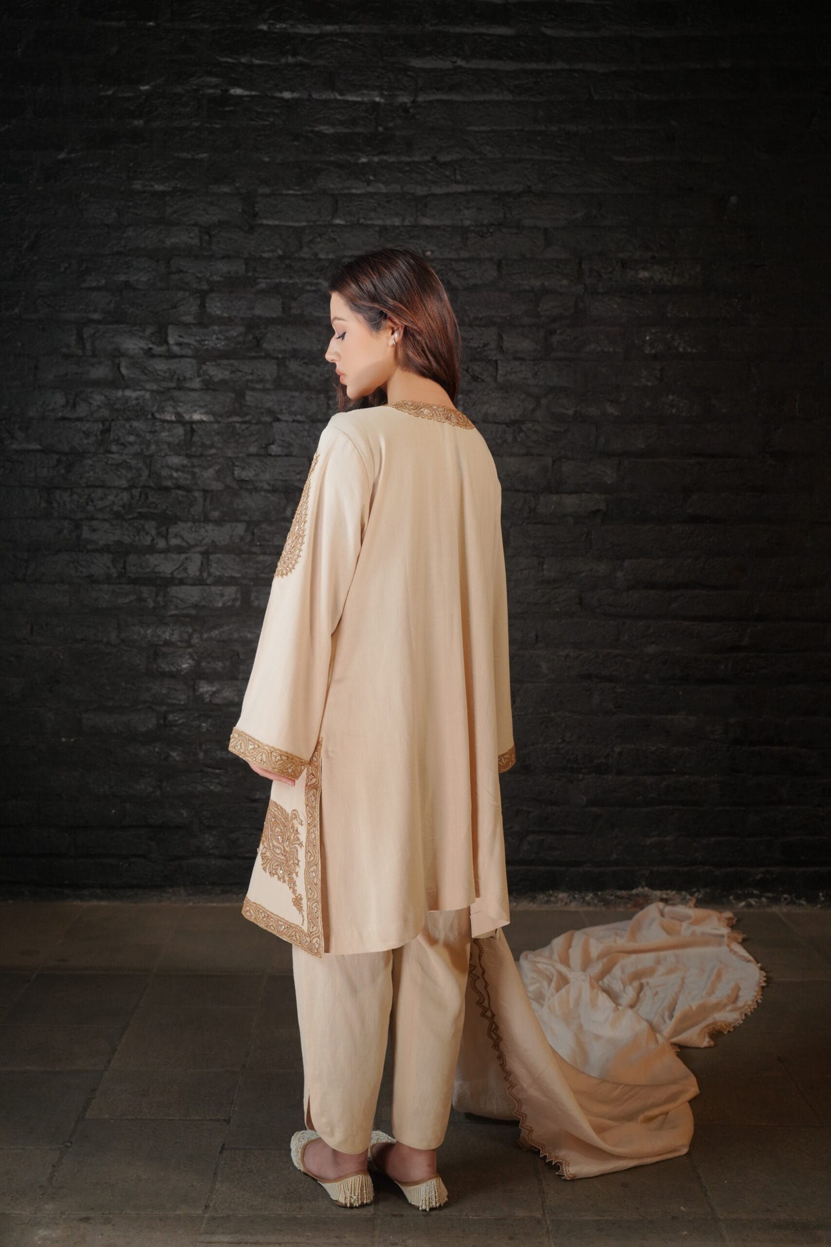 Ivory Tilla and Hand Embroidered Kameez Pants Dupatta - Image 8