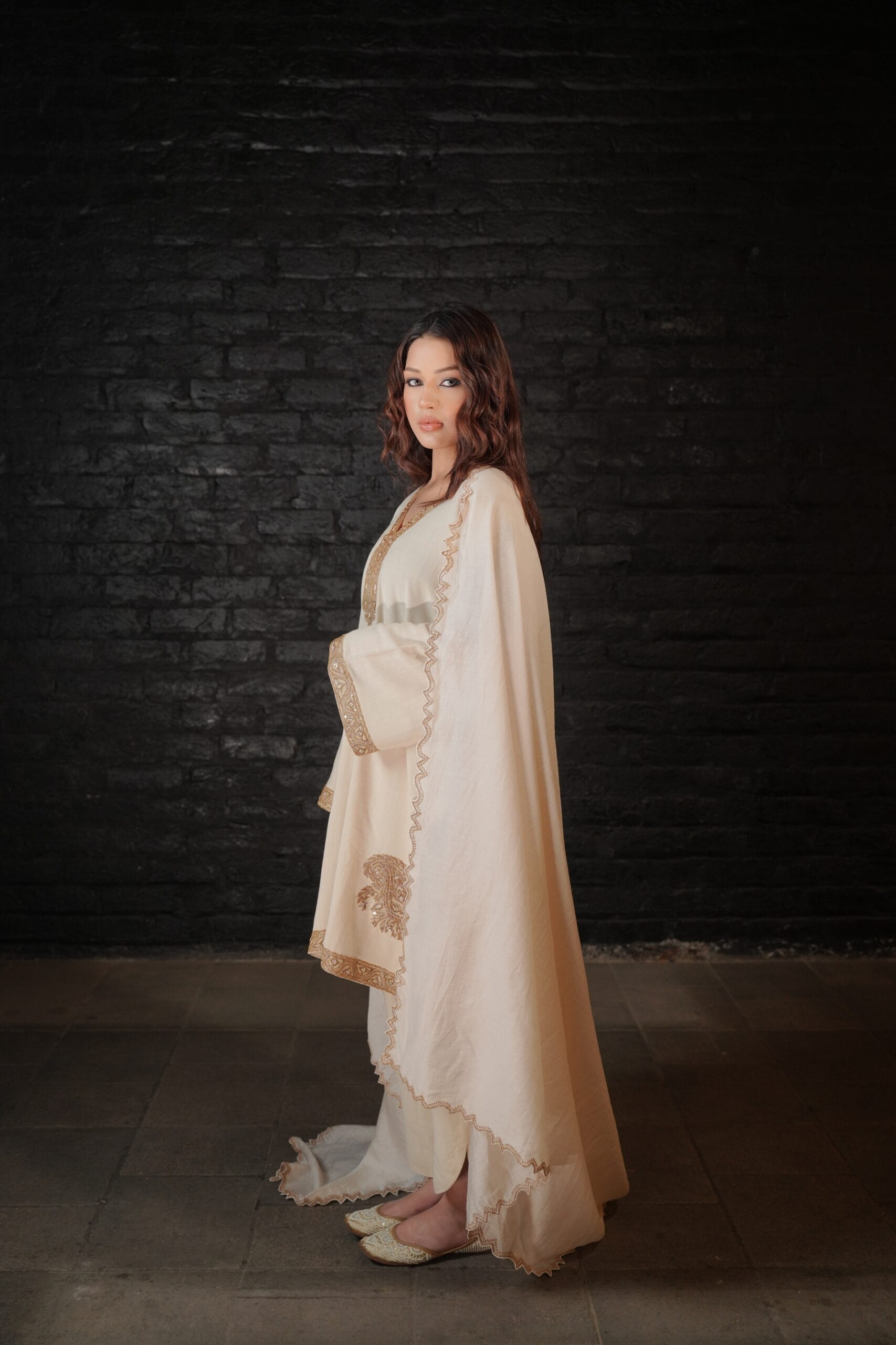 Ivory Tilla and Hand Embroidered Kameez Pants Dupatta - Image 2